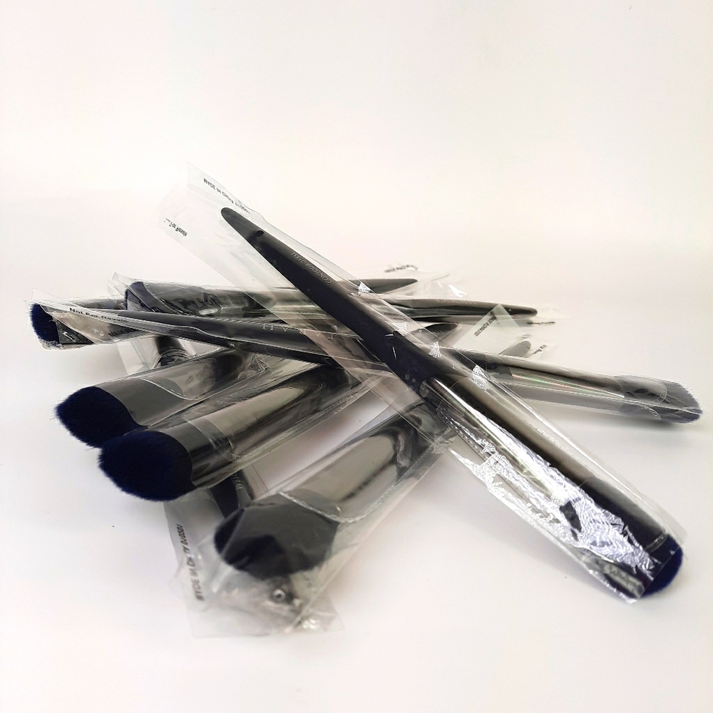 F.A.R.A.H CONTOUR BRUSH 218M